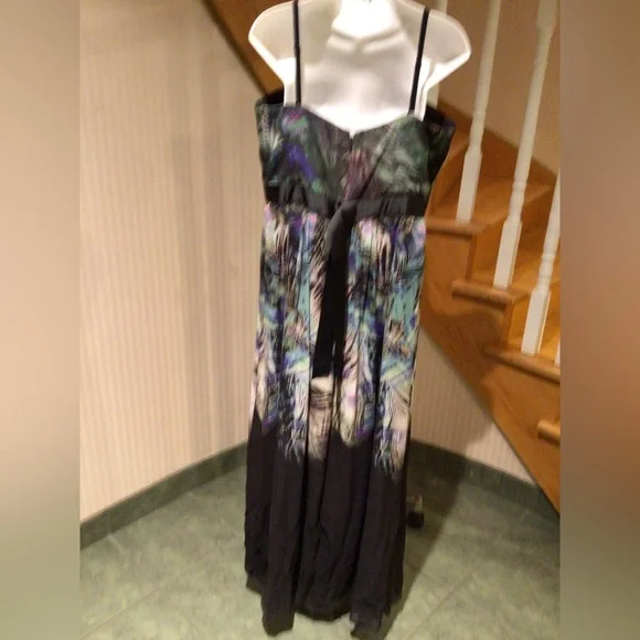 💕HOST PICK💕⬇️P.D.⬇️BCBG MaxAzria evening gown black background with multicolours - Picture 3 of 9